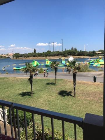 Amoureva,t2, Vue Lagon, Proche Mer, Parking, Clim, Piscine * Agde
